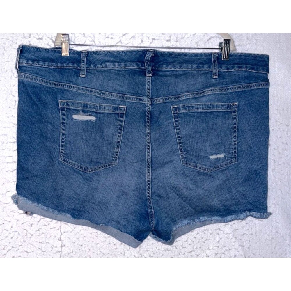 Torrid Medium Wash 5 Inch Blue Denim Short Size 26 Pockets Zipper Fly Distressed